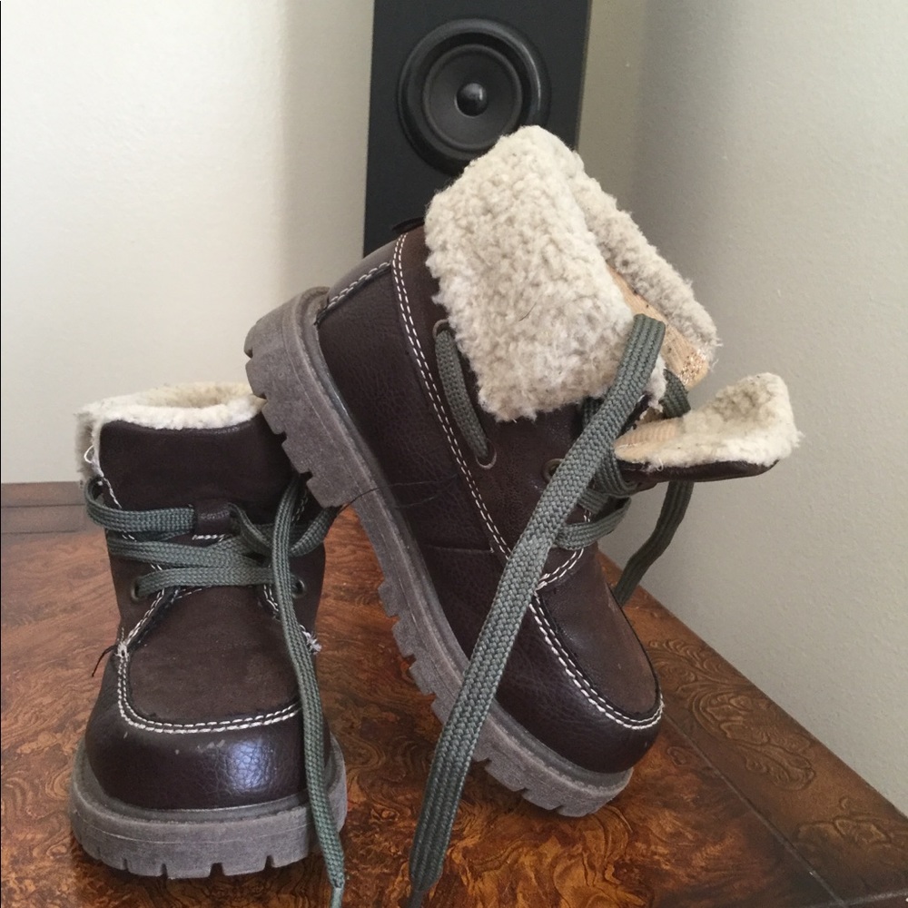 Kids carters Winter Boots - Picture 1 of 5